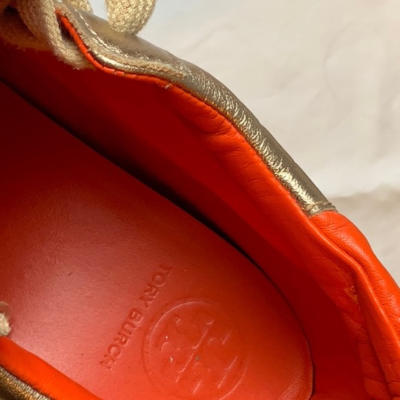 Tory Burch womans 7.5 low tip gold sneaker - Picture 4 of 8
